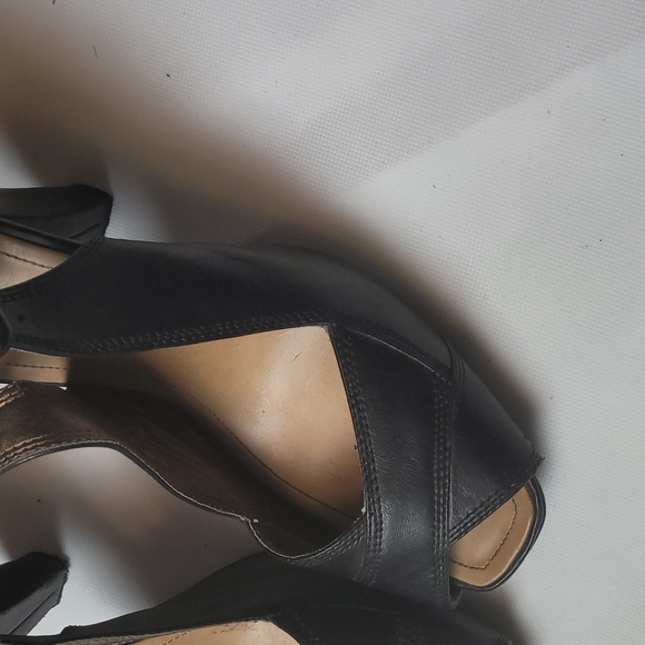 Kenneth Cole 9.5 Black Leather  Peep toe Buckle Strap  Heels - Picture 2 of 5